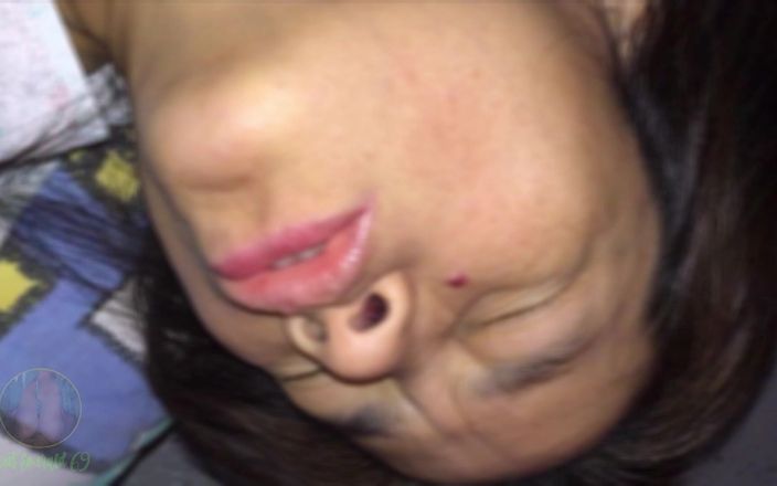 Sweet Emerald 69: Toying Její kundička s vibrátorem, než se dostane do sploogedu