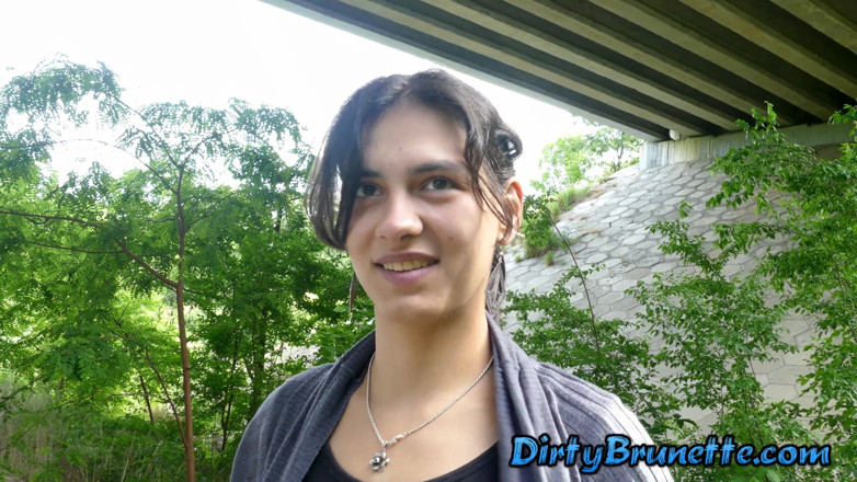Dirty Brunette: Changing outdoor and trying to pee