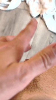 Opravdová Zrada! Vdaná Milfka Natáčí Videa Pro Svého Manžela, Zatímco Ji Cizinec Šuká V Obou Otvorech