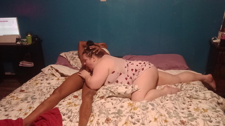 Big uhaul: Cewek ini ngentot memek cewek kulit putih ini dengan nikmat