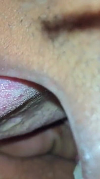 足アップセクシーな黒人男性の顔埋もれ深くそこに私の猫を食べる