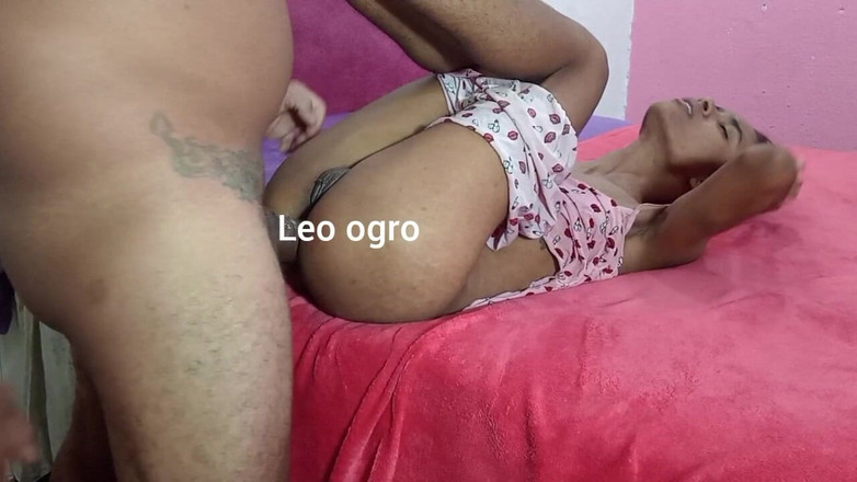 LeoOgro: 후장을 주기 위해 상파울루에서 온 레즈