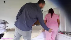 Büyük göğüslü hizmetçi patronuyla rahatlıyor bölüm 1