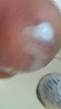 Une bite mince se fait shuler
