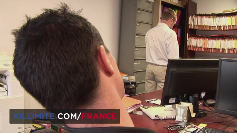 Made In France: Trío de oficina con jefe sexy en lencería