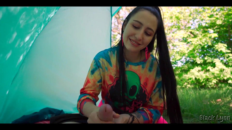 YSP Studio: Sletterige hippie trok me gratis af in haar tent