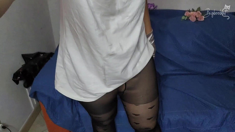 BigBoobCat: Moje velká přírodní prsa čekají na tvůj pohled, když masturbuji maskovaný