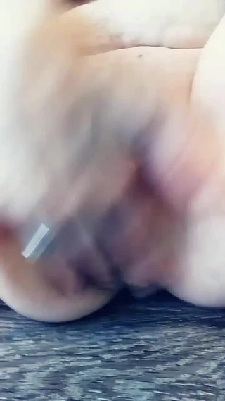 cum2mybeautifulwife3: Jessi Rubbing Her Used up Cunt