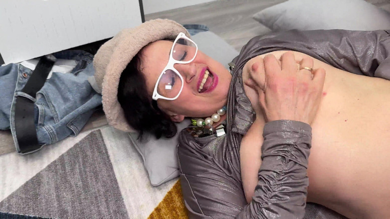 Mad Productions: Vieja abuela en pantimedias follada en el culo por su...