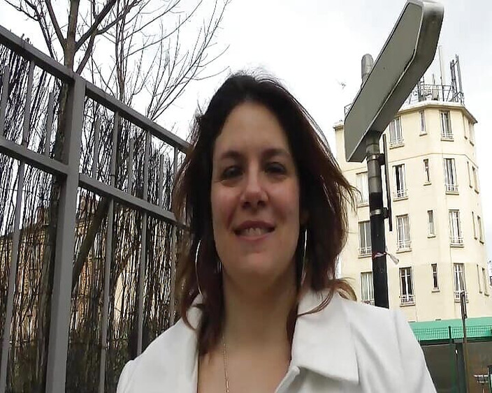 Paris Jango: Orgia amatoriale con una bbw tettona che viene scopata senza...