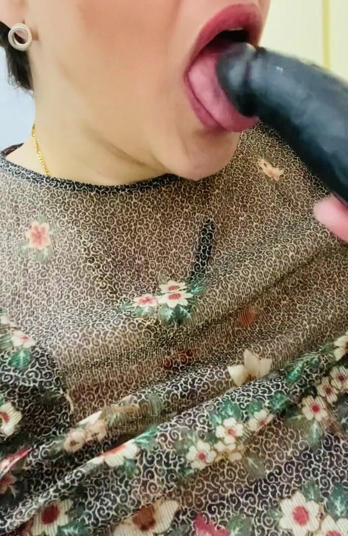 Preciusrouss49: I put the vibrator under my clothes