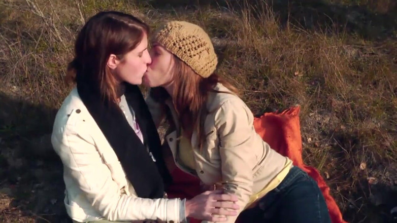 Lesbian Illusion: Przypiąć go (cały film)
