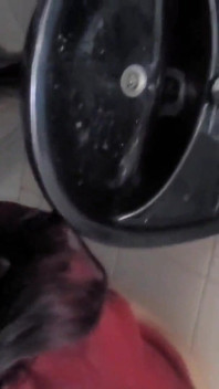 Studenci w łazience Domowego Instytutu Wideo! Pieprzę mojego kolegę z klasy w łazience