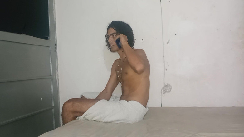 gledyxxx: J’interromps mon demi-frère pour lui tailler une bonne pipe sur...