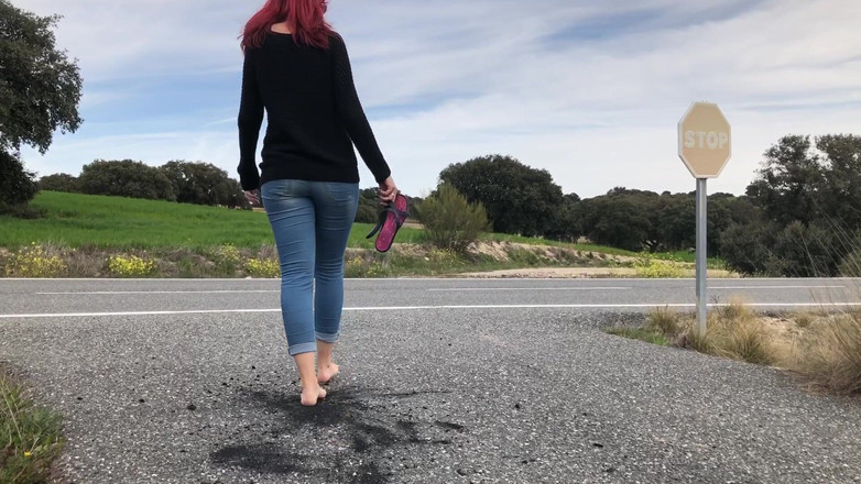 Candystart Videos: Pies sucios caminando y provocando