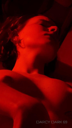 Darcy Dark: Ich wollte spielen und er wollte mich ficken