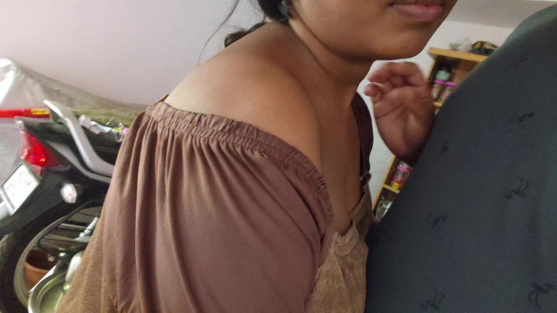 Premi pooja: Lentamente você beijou os peitos de Bhabhi e Bhabhi tornou-se...
