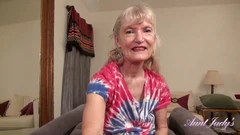 Auntjudys - 69 साल की टेक्सास शौकिया GILF Diane आपको झटका देती है (देखने का बिंदु हाथों से चुदाई)
