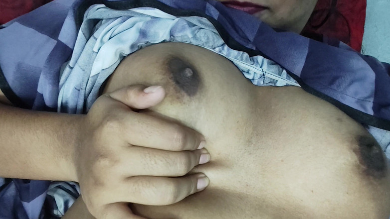 Vaigavarun45: Hintli üvey anne amcık yalamanın tadını çıkarıyor