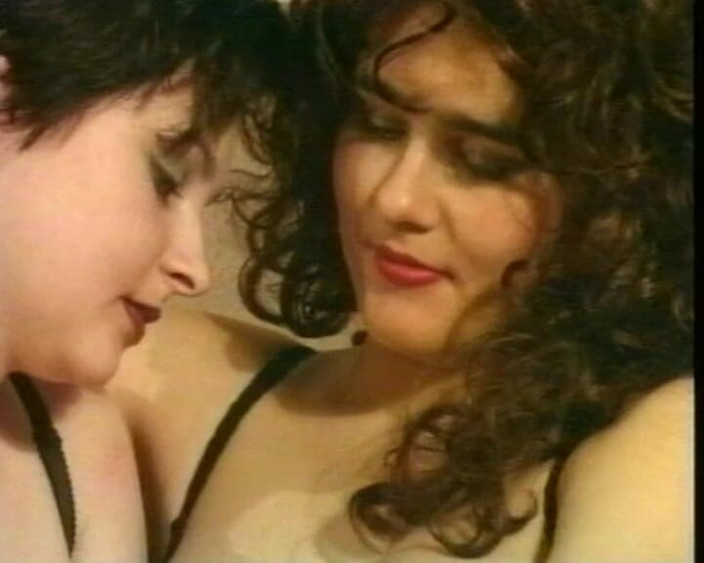 90s Lesbian sex: Hot Lesbian Pussy Ride 1