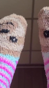 3 minuti di fuzzy Sloth Sock love