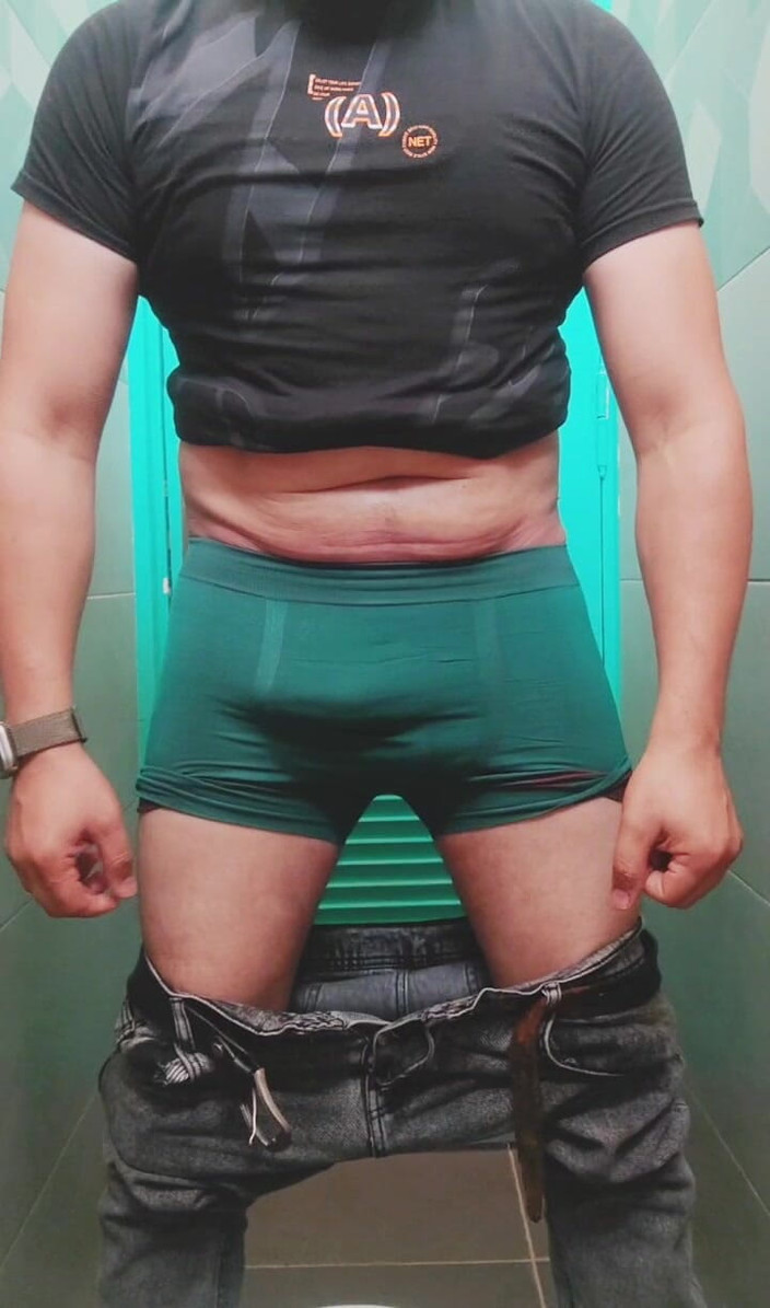 EgyptianStallion82: Büyük yarağımla oyna