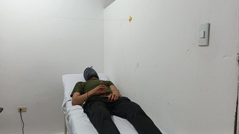 Goky: Doktor sesat melancap zakar di pejabat