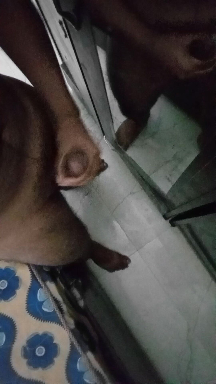 Raaz26d: Olejowanie mojego dużego kutasa w sypialni i masturbacja Przed lustrem