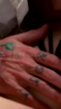 Mira Sunset pensava di essere sola con il suo sex toy ma il suo fratellastro sfrutta la situazione
