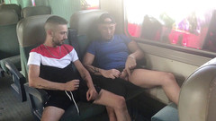 Gaybareback: Webová kamera, strýcové šukání ve vlaku s gayem