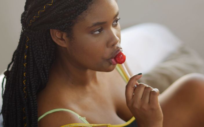 Insomnia Domina: Чернокожая красотка и lollipop