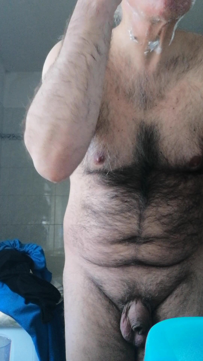 Setesesso7: 나는 화장실 면도하고 내 자지를 쳐다 줘.