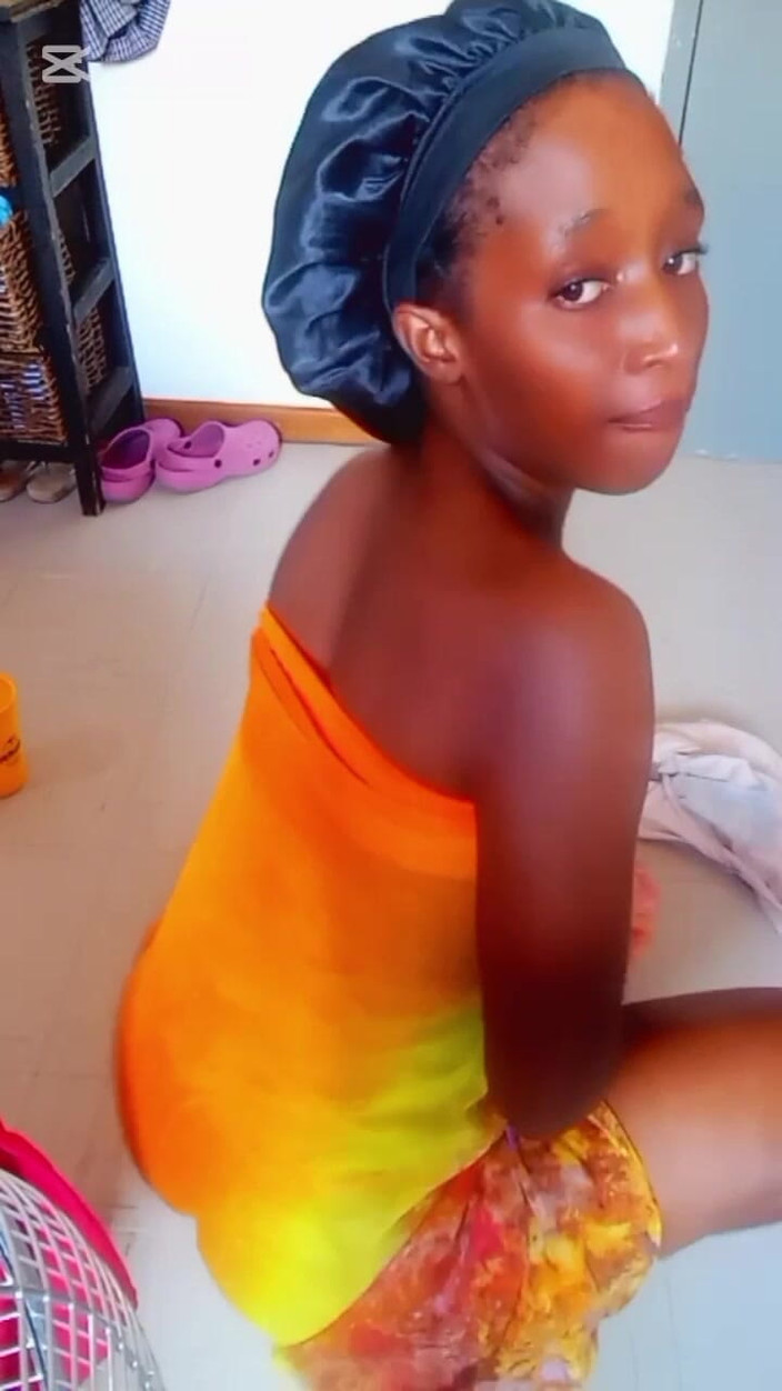 Xkiki: 내 새엄마가 램프 홀더와 섹스하게 해줘