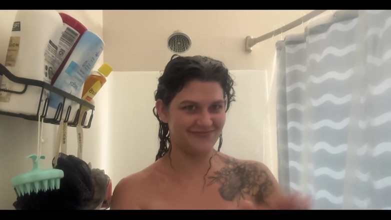 PsiloSiren: Une MILF sous la douche