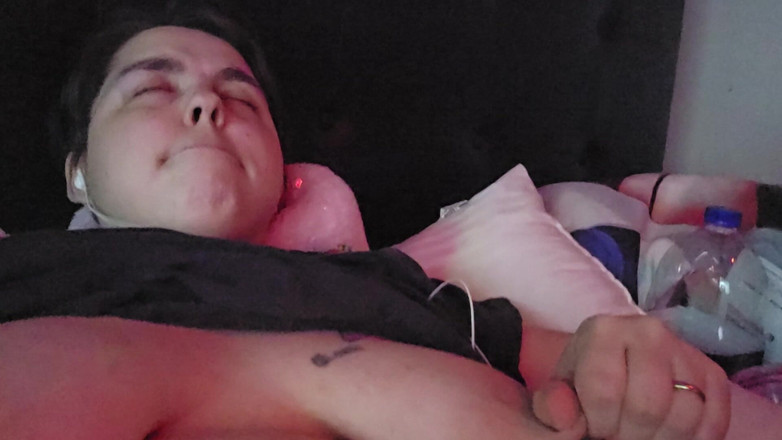 Dark_Leprechaun4_gir: 足を叩く