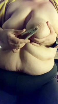 Bbwbootyful rubbing squeezing my saggy boobs
