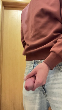 Handjobb i toaletten