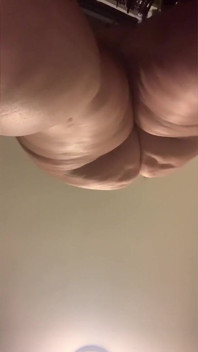 屁股粉碎