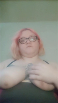 절단된 뚱뚱한 BBW가 거대한 가슴을 가지고 놀고 있어 - 아마추어 슬로우 모션