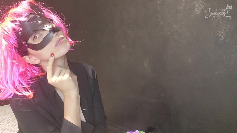 BigBoobCat: Ahoj, jsem kotě tvých snů. Chceš si se mnou hrát? Čekám...