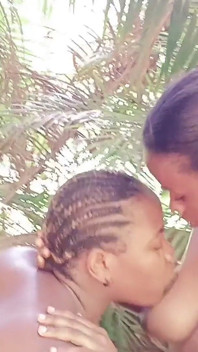 Africanas meninas do escritório ao ar livre esguichando sexo