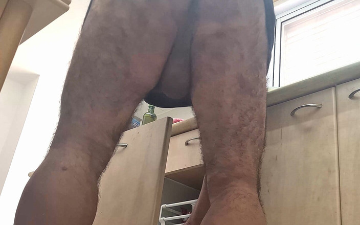 Ilovetobenaked: C’est quoi la cuisine ?