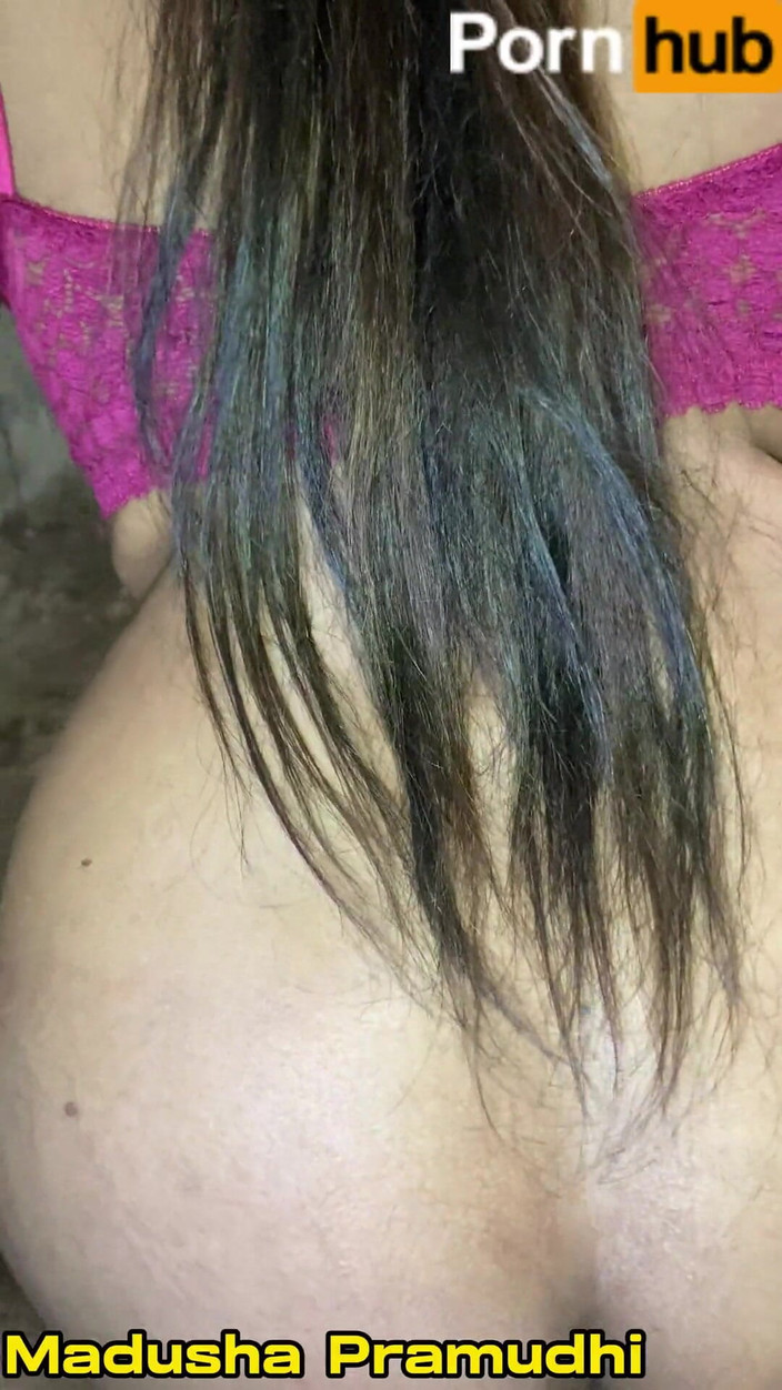 Tiyana: Une salope chevauche la grosse bite de son mari et...