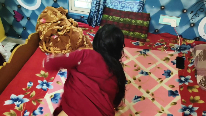 Nikku: 我第一次后入式操我热辣性感的妻子