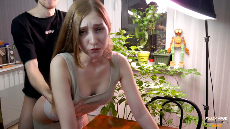 PussyKageLove: Follada duro a una belleza en leggings sobre la mesa...