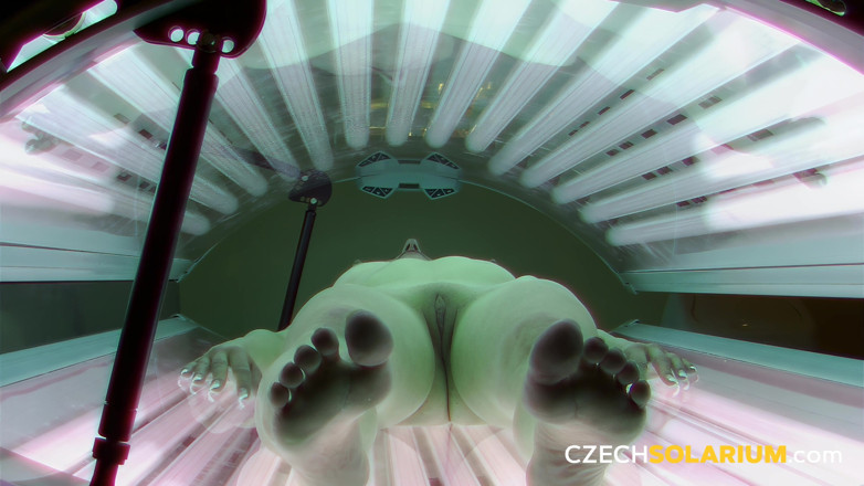 Czech Solarium: České solárium 10: Oholená kundička v soláriu, Žádná šukací hanba