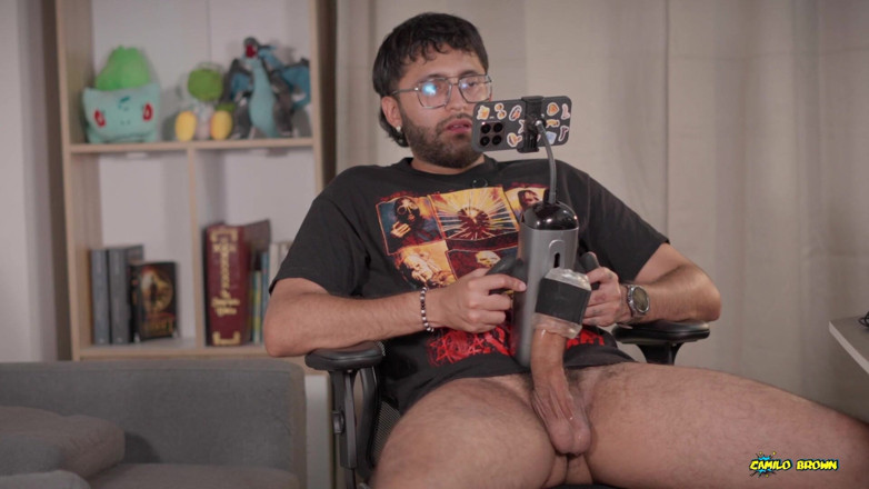 Camilo Brown: Sex Toy Review Handy Stroker by the Bad Peach