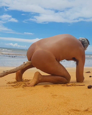 Ladysilvas: Ladysilva di pantai melancap bogel dengan zakar dalam pantat panasnya