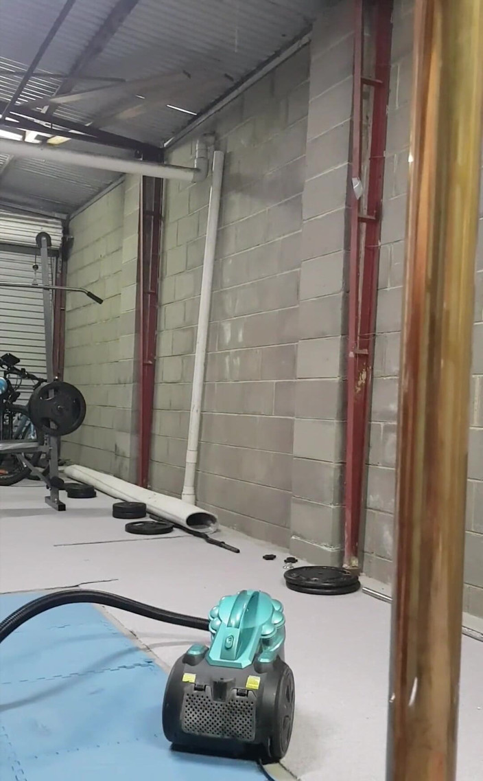 Michellexm: Aku lagi bugil di gym sambil bugil, bebannya masih beban...
