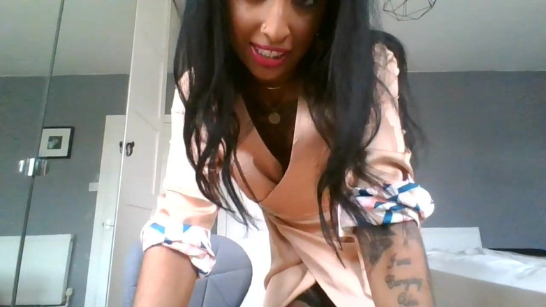 BabeXX69XX Asian MILF: MILF błaga o pracę